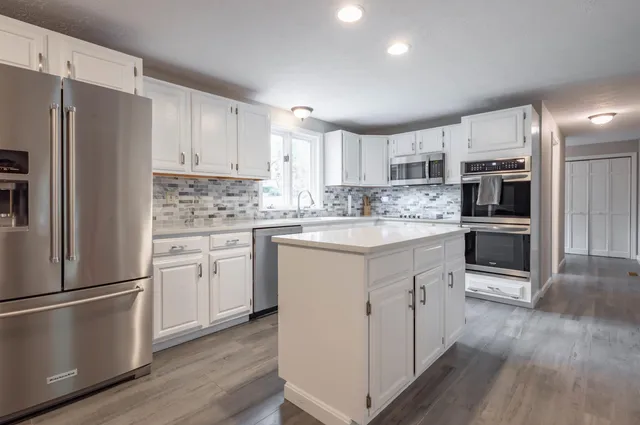 $799,900 | 8 Carriage Lane, Milford, NH 03055