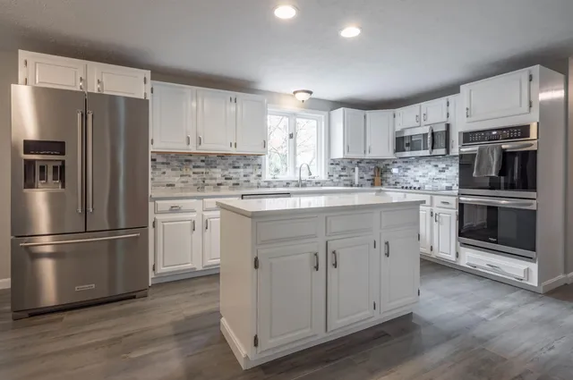 $799,900 | 8 Carriage Lane, Milford, NH 03055