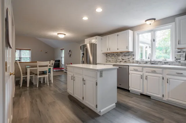 $799,900 | 8 Carriage Lane, Milford, NH 03055