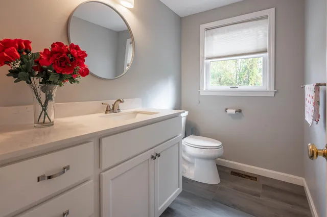 $799,900 | 8 Carriage Lane, Milford, NH 03055