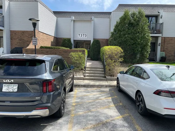 $250,000 | 7373 Blackburn Avenue, Unit 104, Downers Grove, IL 60516