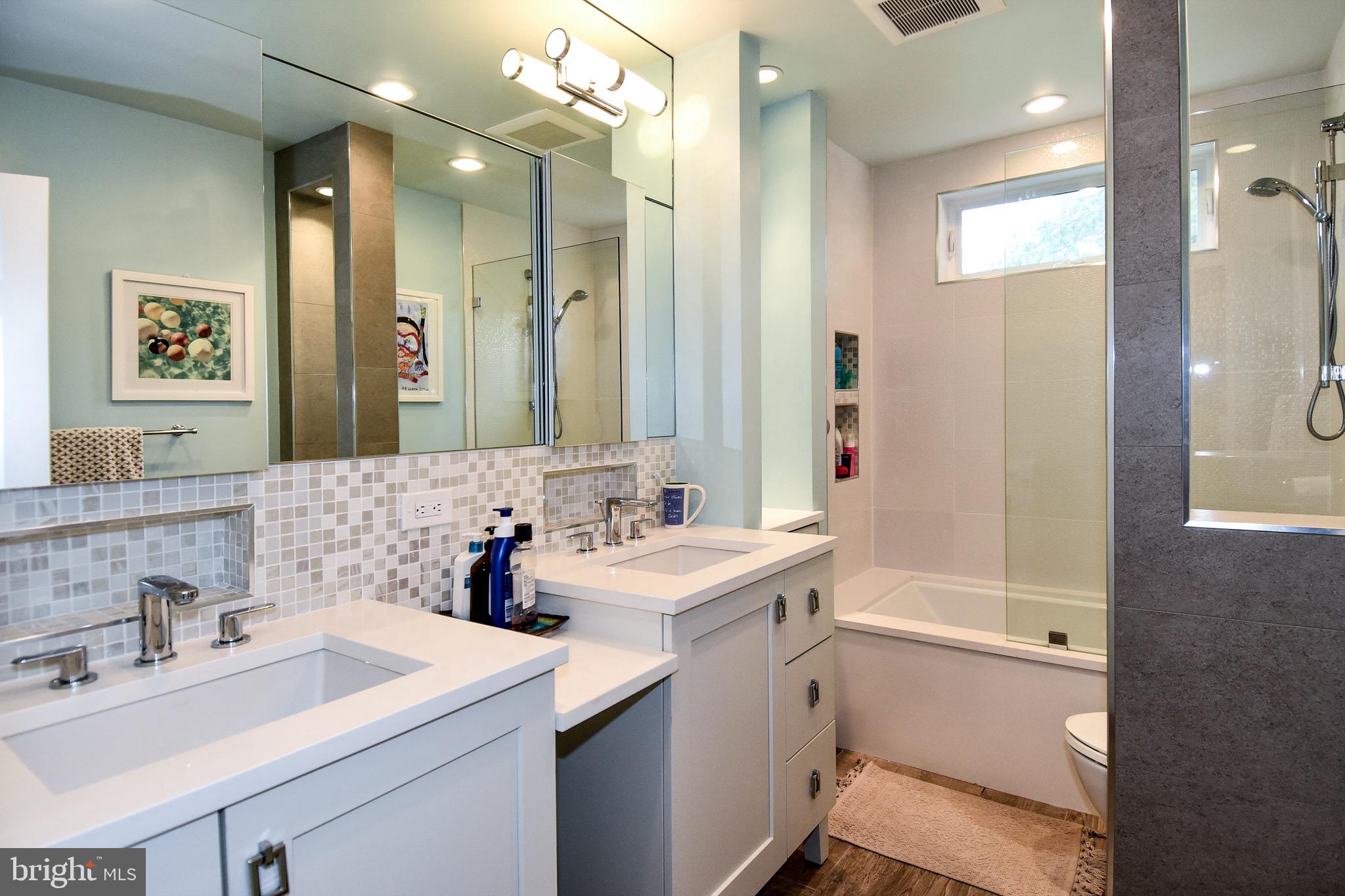 11906 Riders Lane Reston, VA 20191 - Photo 50 of 67 Hall Bath