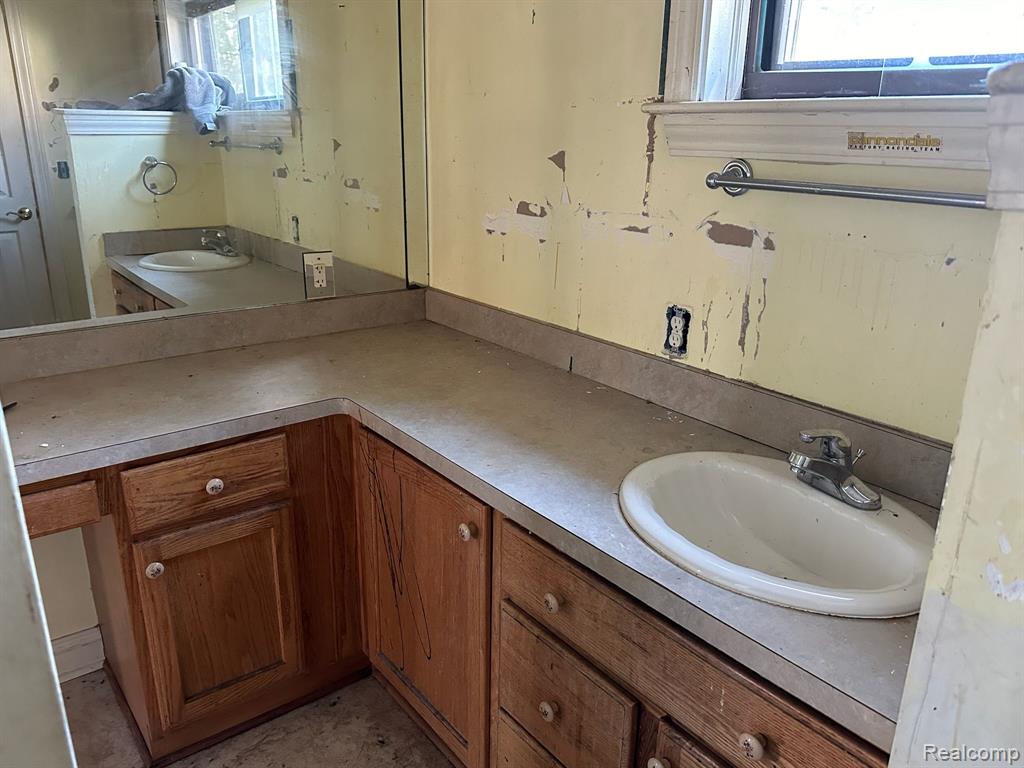 14250 Inkster Road Redford, MI 48239 - Photo 9 of 16 Gallery Image 9