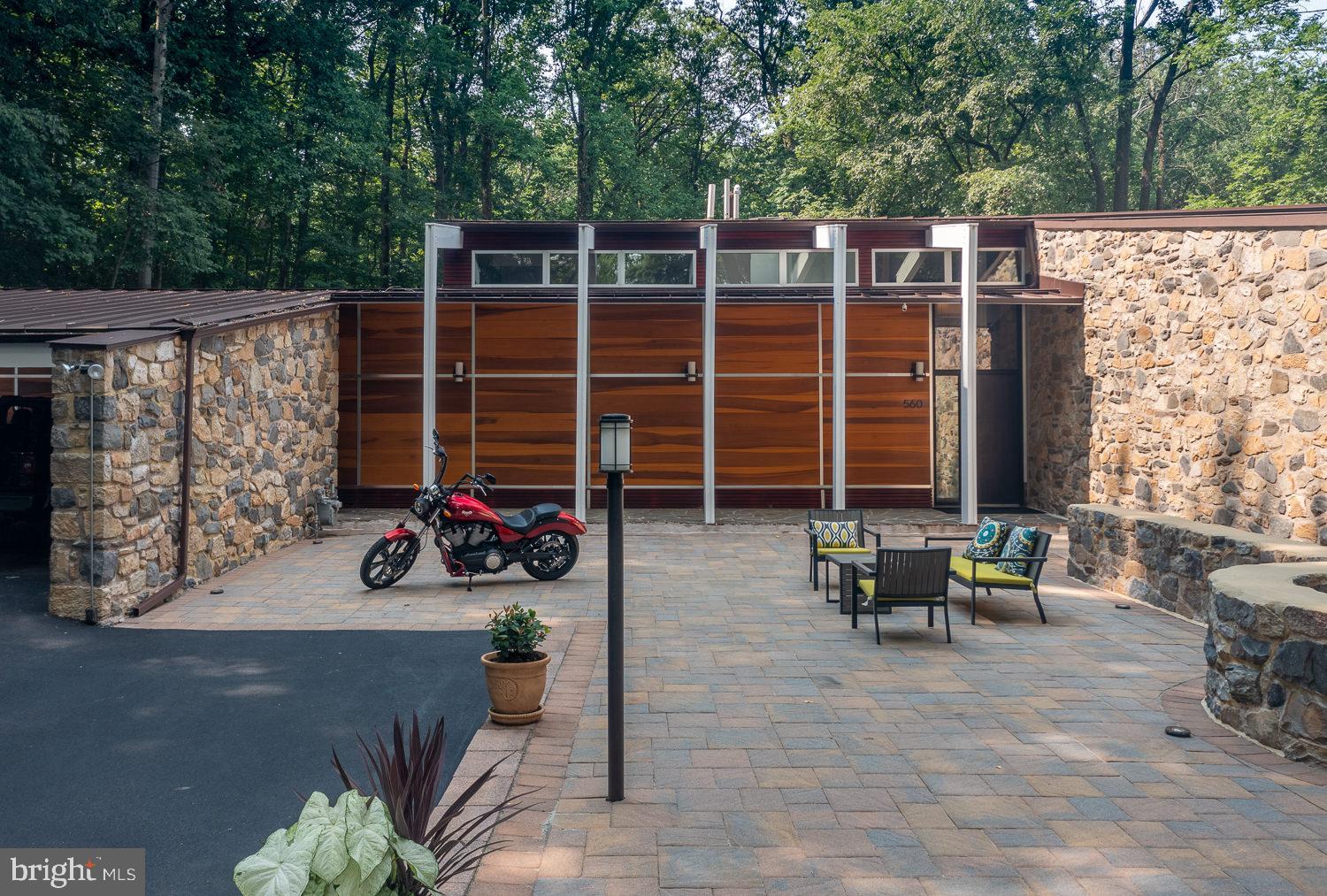 560 Pugh Road Wayne, PA 19087 - Photo 2 of 56