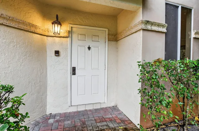 $450,000 | 6780 Via Regina, Boca Raton, FL 33433