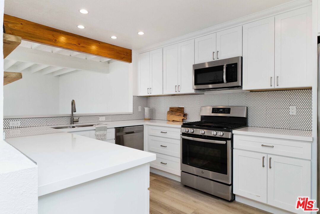 29221 Heathercliff Road, Unit 4 Malibu, CA 90265 - Photo 11 of 36