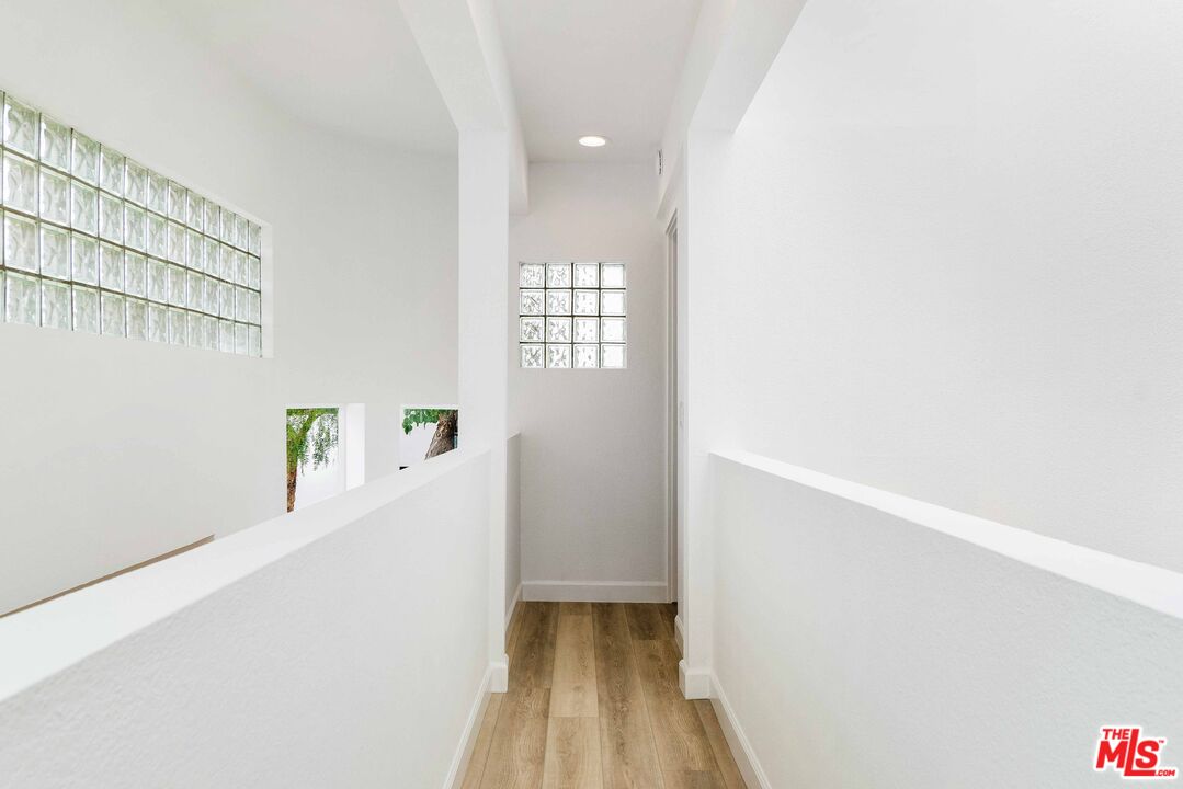 29221 Heathercliff Road, Unit 4 Malibu, CA 90265 - Photo 20 of 36