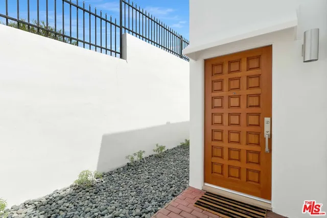 a view of walk in closet