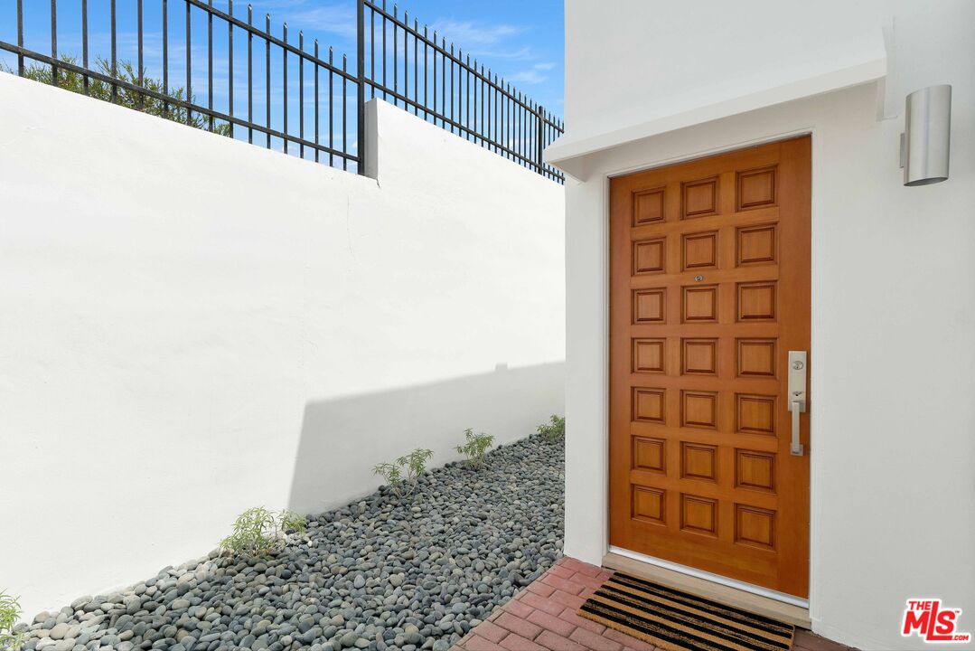 29221 Heathercliff Road, Unit 4 Malibu, CA 90265 - Photo 32 of 36