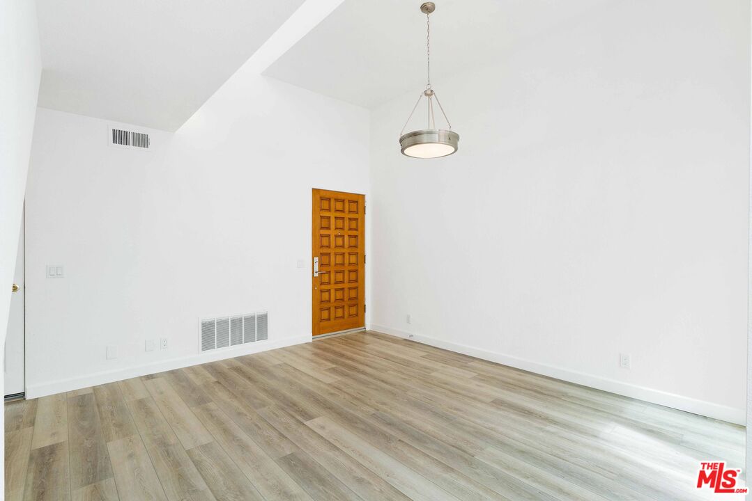 29221 Heathercliff Road, Unit 4 Malibu, CA 90265 - Photo 8 of 36