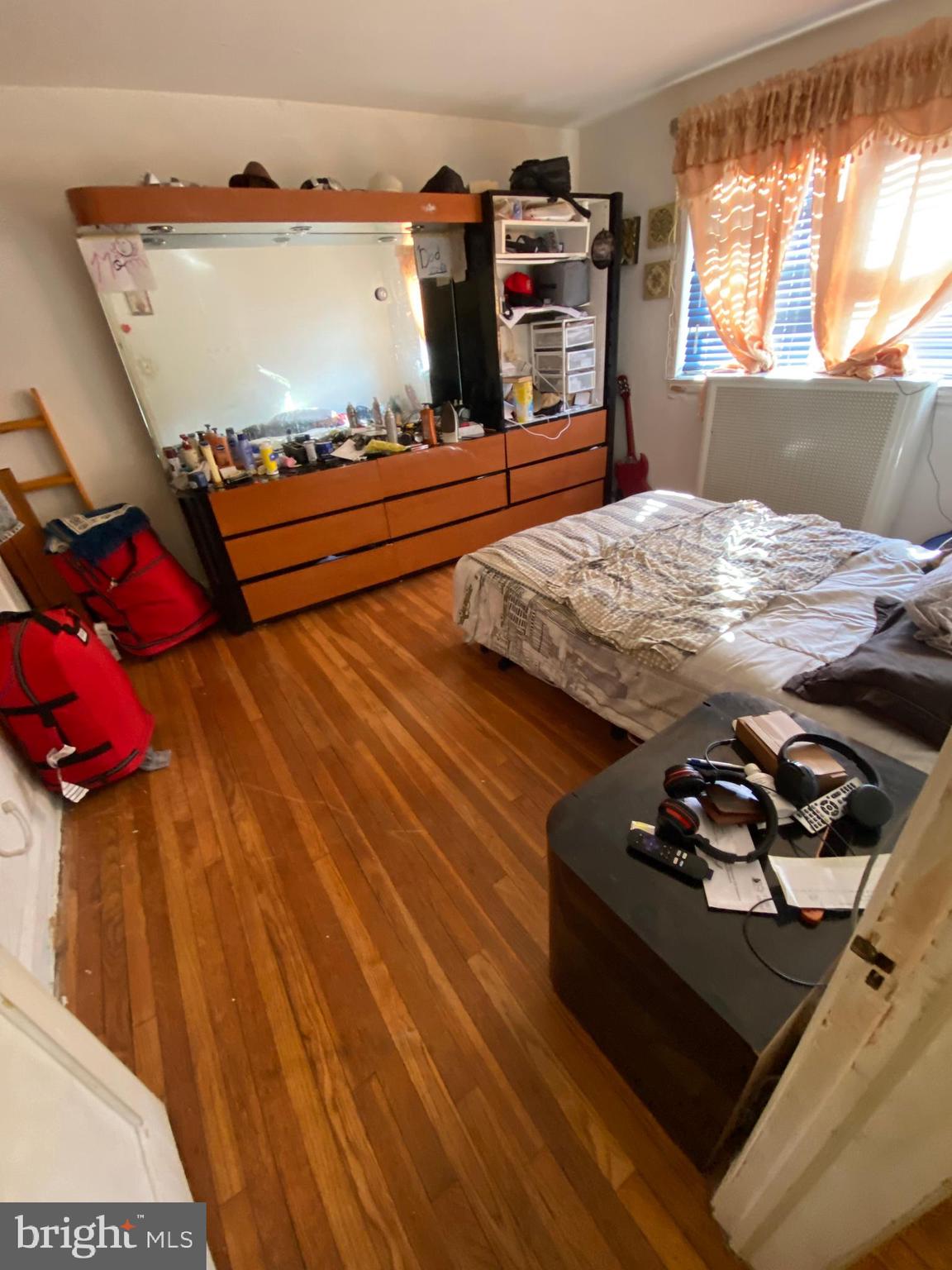 450 Random Road Baltimore, MD 21229 - Photo 9 of 17 a bedroom with table and bed