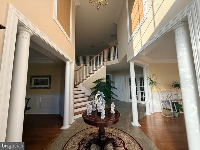 a view of a livingroom with furniture
