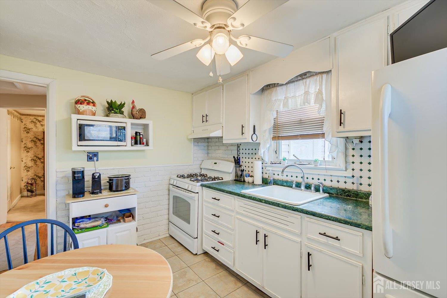 105 East Cliff Road Colonia, NJ 07067 - Photo 7 of 21