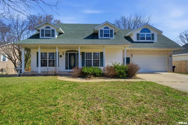 $289,900 | 315 Oakbrook Drive, East Peoria, IL 61611