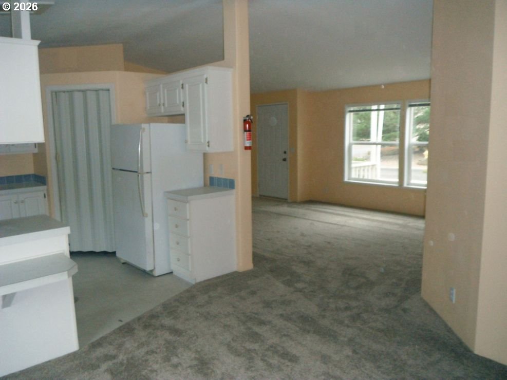 472 Sherwood Loop Florence, OR 97439 - Photo 4 of 24
