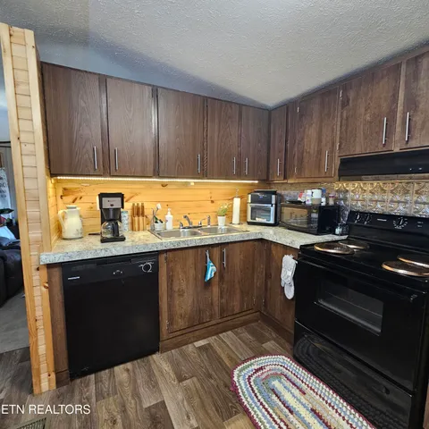 $160,000 | 1911 Branam Hill Road, Jellico, TN 37762