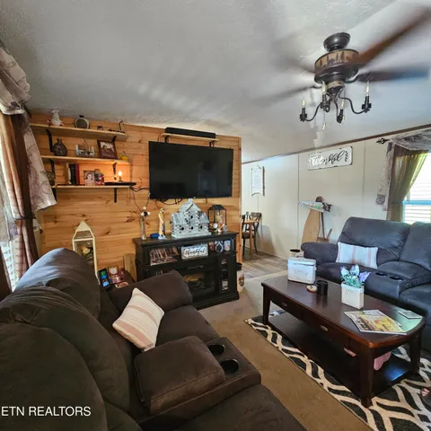 $160,000 | 1911 Branam Hill Road, Jellico, TN 37762