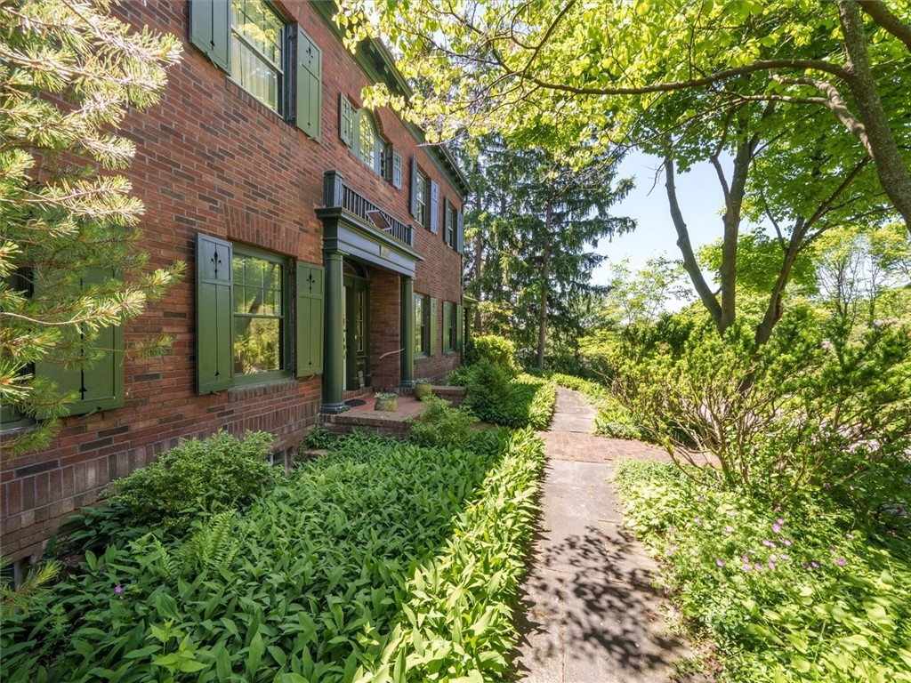 701 Sumner Avenue Syracuse, NY 13210 - Photo 3 of 44