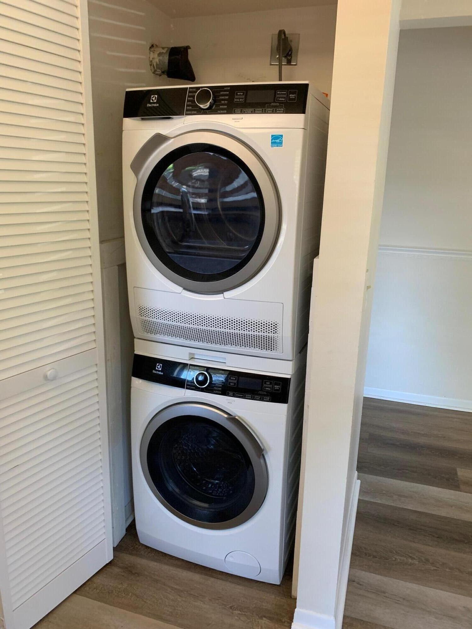 159 Northwest 70th Street, Unit 518 Boca Raton, FL 33487 - Photo 15 of 15 Washer & Dryer