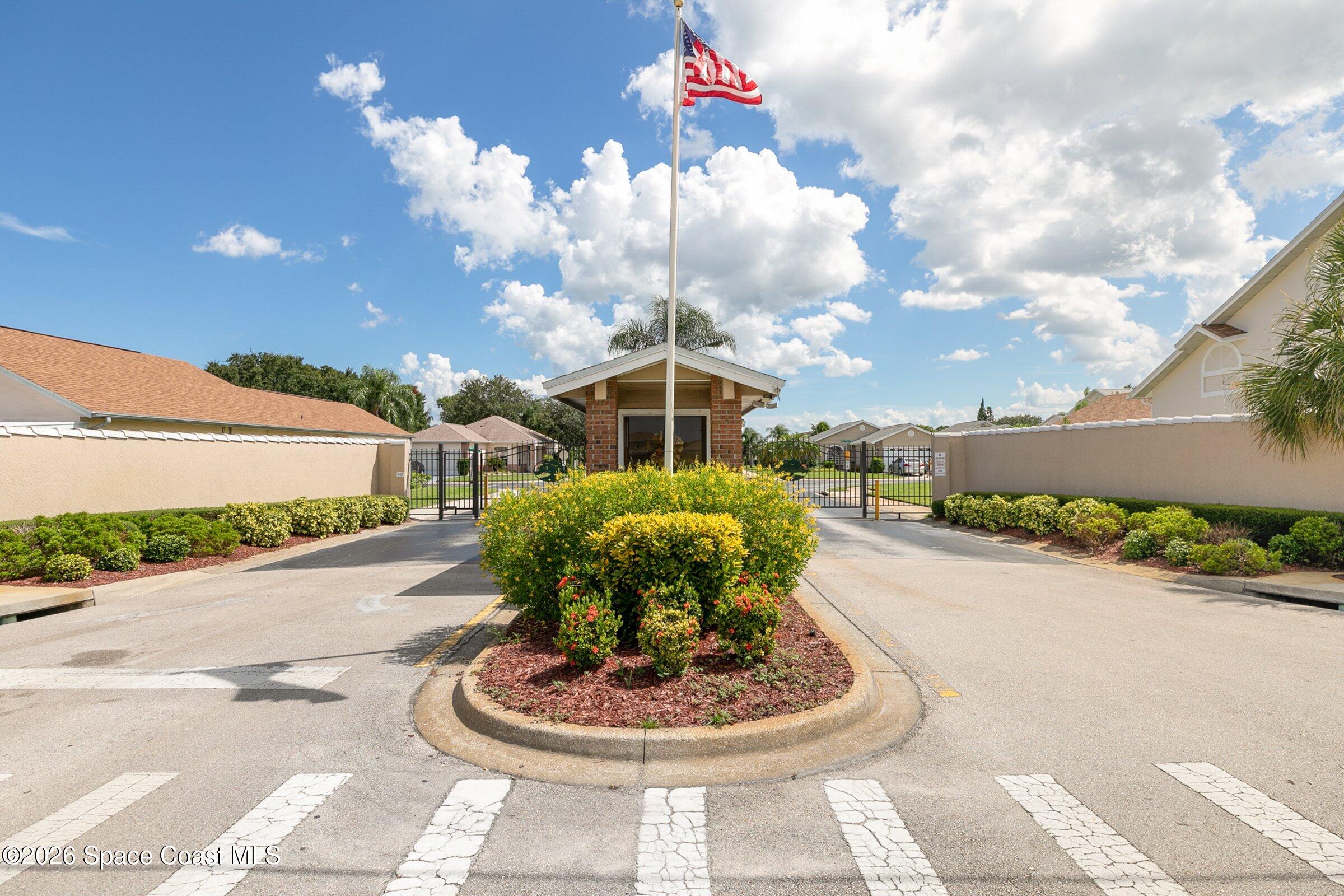 1069 South Fork Circle Melbourne, FL 32901 - Photo 43 of 52 a swimming pool with a yard