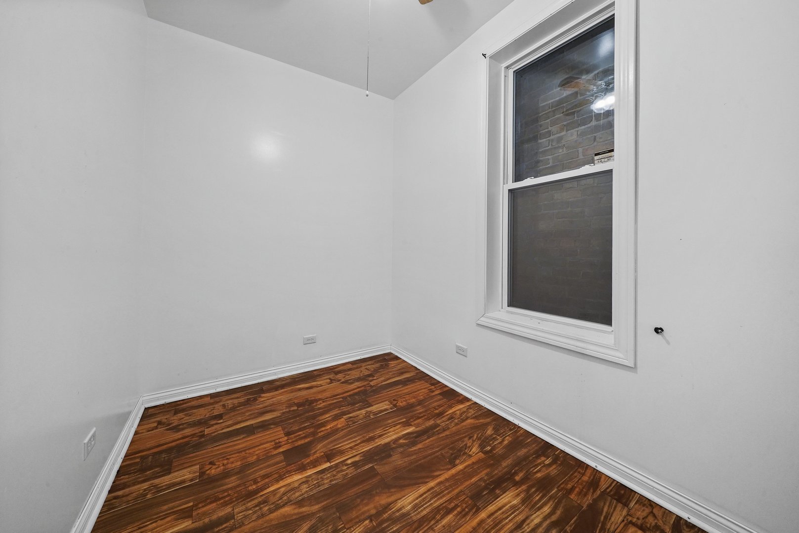 1154 West 17th Street Chicago, IL 60608 - Photo 17 of 35 a view of empty room with window