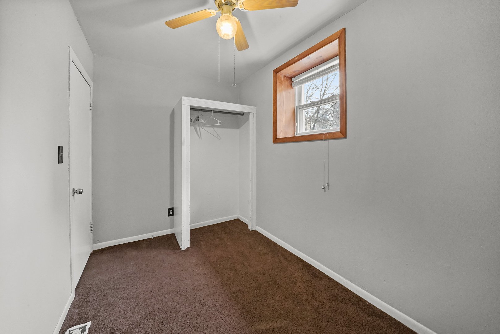 1154 West 17th Street Chicago, IL 60608 - Photo 7 of 35 an empty room with windows and fan