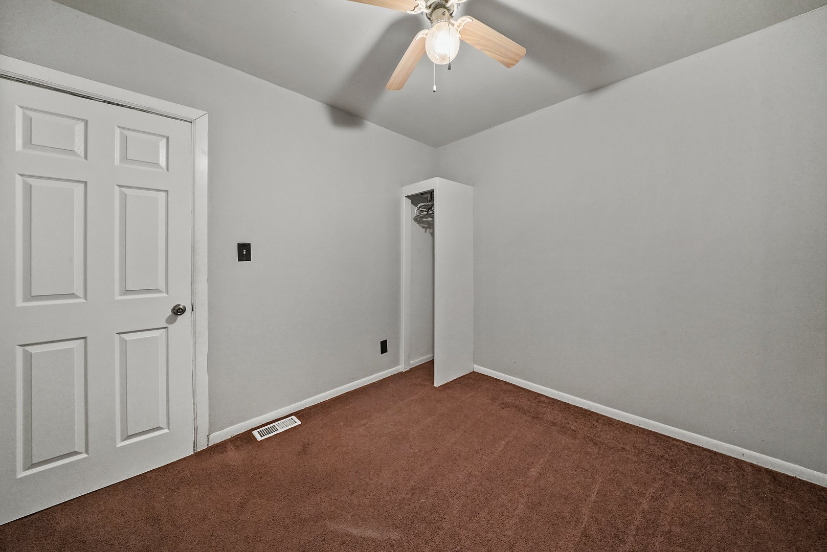 1154 West 17th Street Chicago, IL 60608 - Photo 8 of 35 an empty room with chandelier fan