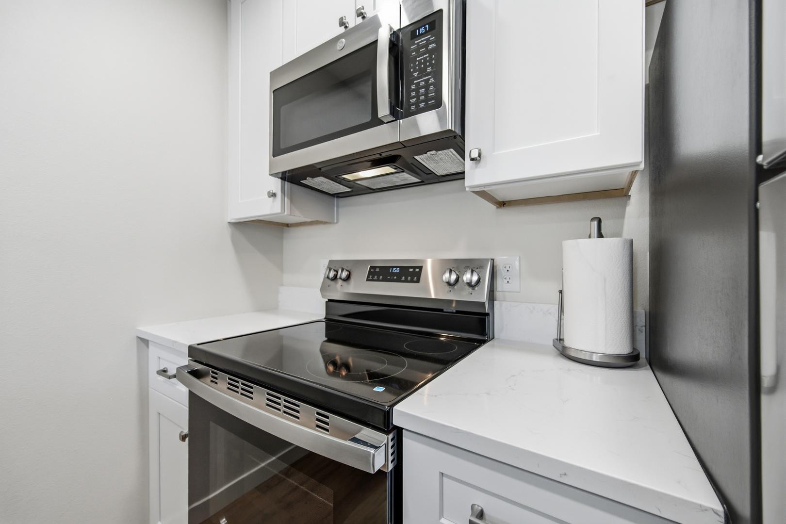 4139 North 27th Street, Unit 2 Phoenix, AZ 85016 - Photo 13 of 31 a kitchen with a stove and a microwave