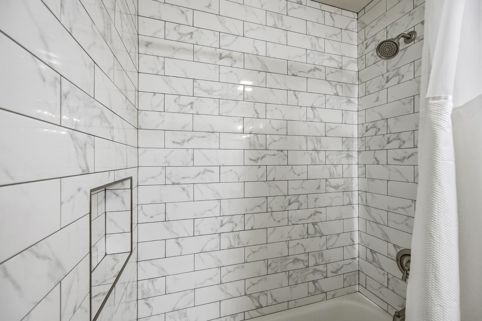 4139 North 27th Street, Unit 2 Phoenix, AZ 85016 - Photo 15 of 31 a bathroom with a shower