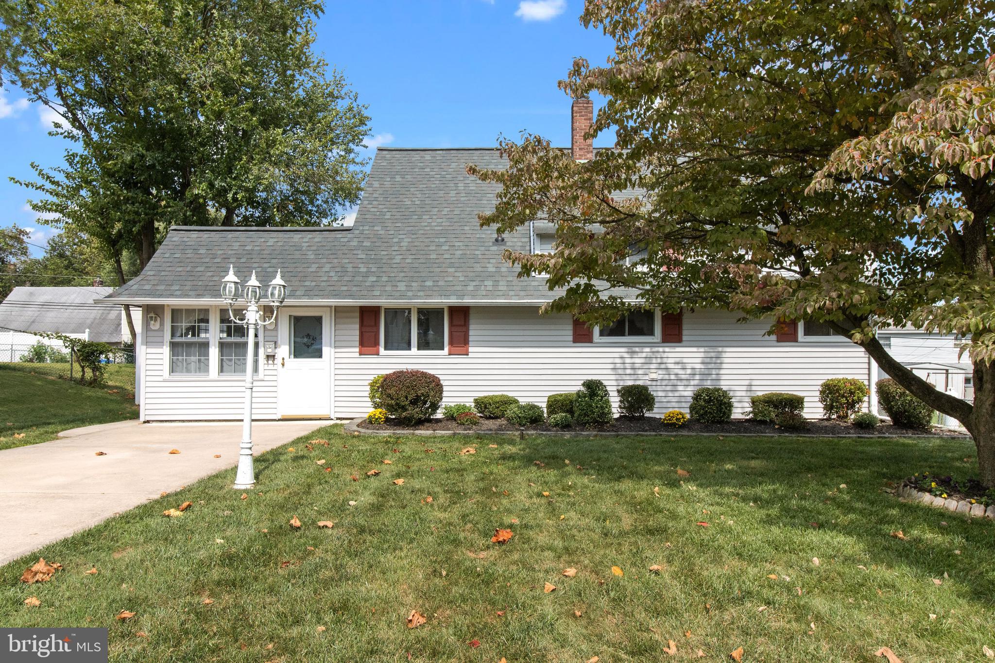 74 Ridge Lane Levittown, PA 19055 - Photo 1 of 25 Gallery Image 1