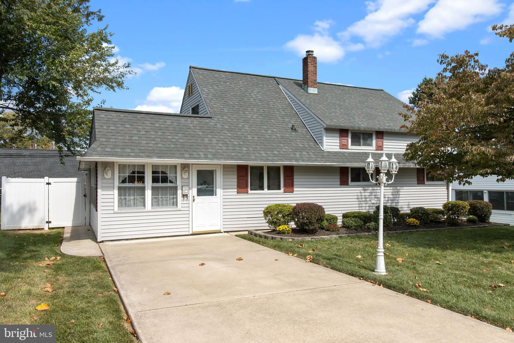 74 Ridge Lane Levittown, PA 19055 - Photo 2 of 25 Gallery Image 2