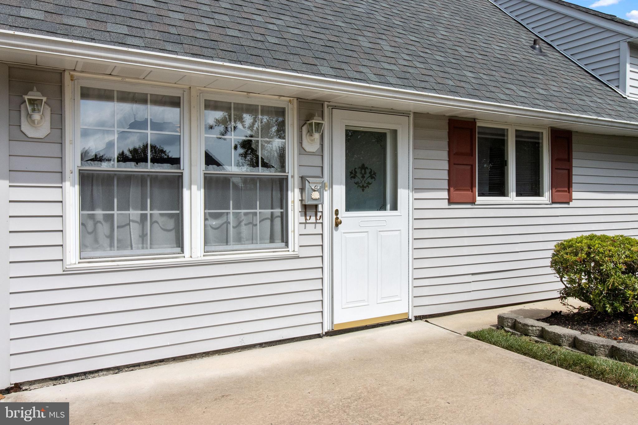 74 Ridge Lane Levittown, PA 19055 - Photo 3 of 25 Gallery Image 3