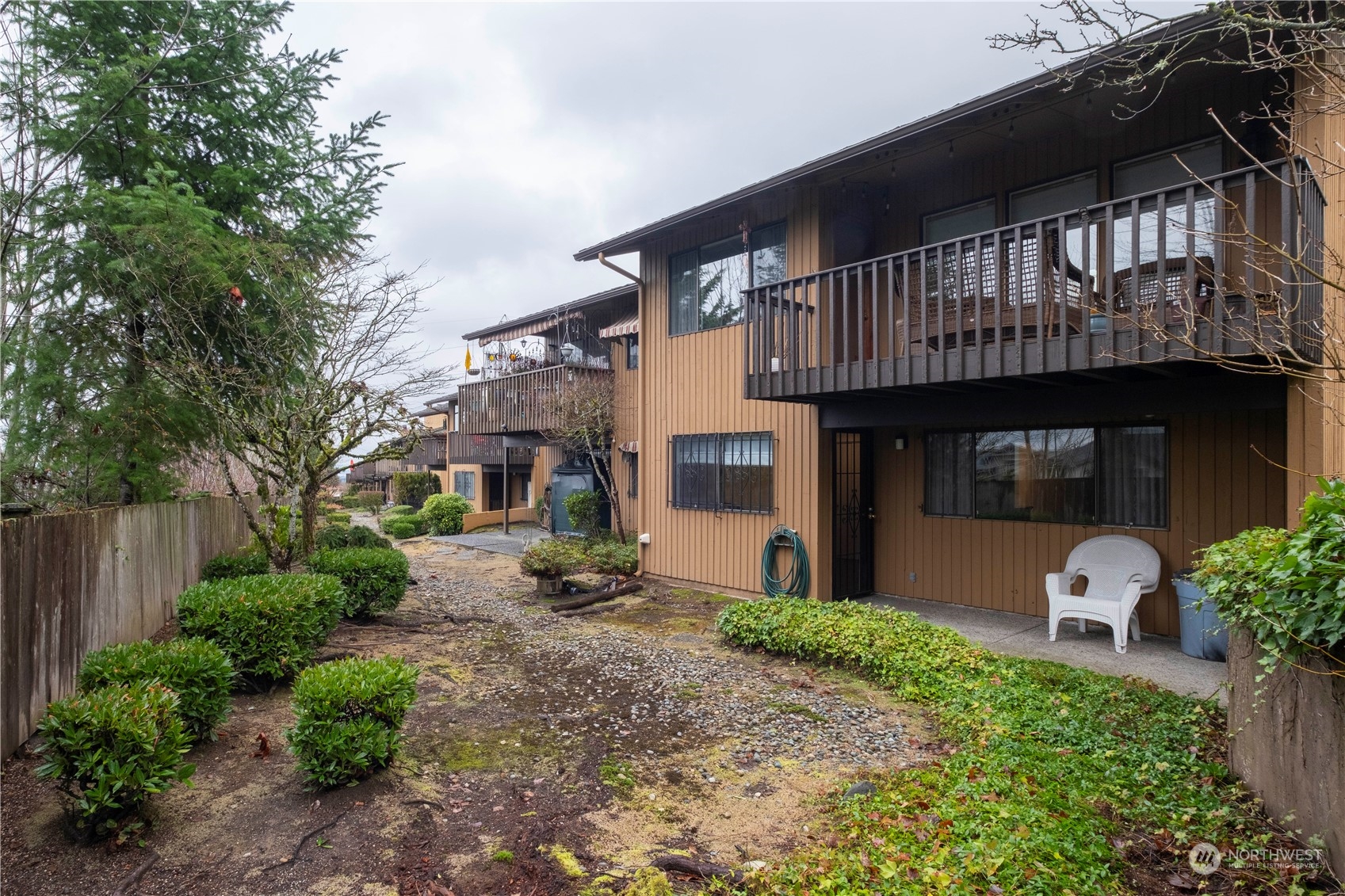 1529 Eagle Ridge Drive South, Unit 1 Renton, WA 98055 - Photo 24 of 26 a front view of a house with garden
