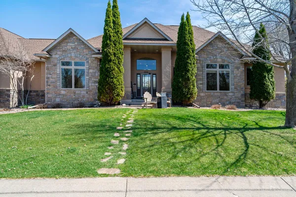 $820,000 | 8916 Whispering Oaks Trail, Shakopee, MN 55379
