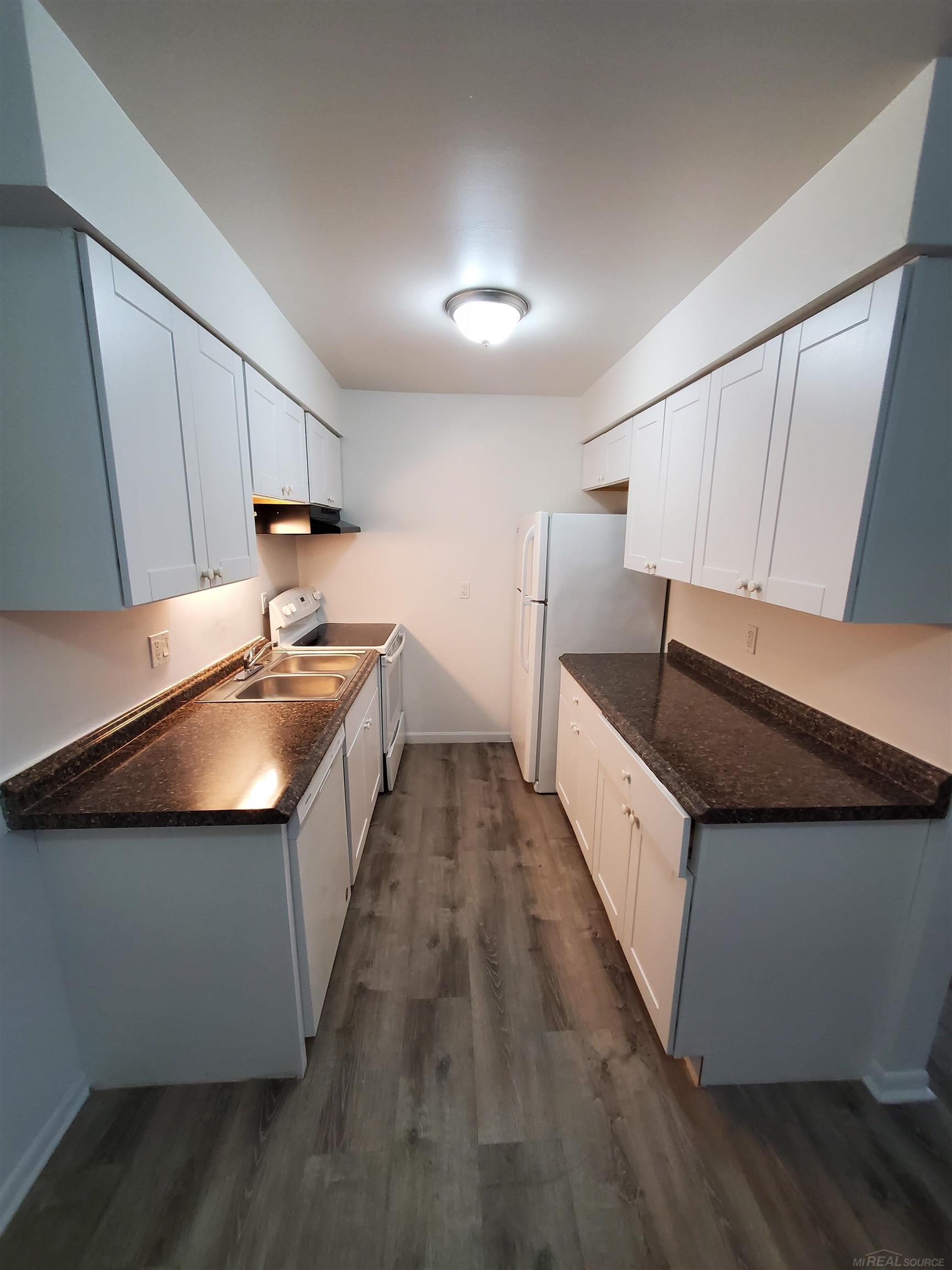31805 Kelly Road Fraser, MI 48026 - Photo 3 of 12 50109855-2.JPG