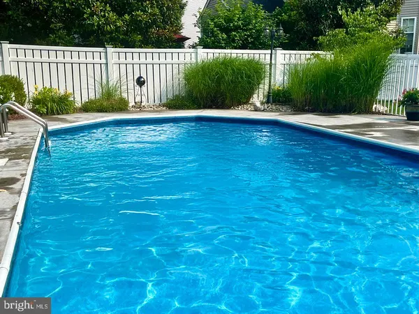 $925,000 | 7 Rembrandt Way, East Windsor, NJ 08520