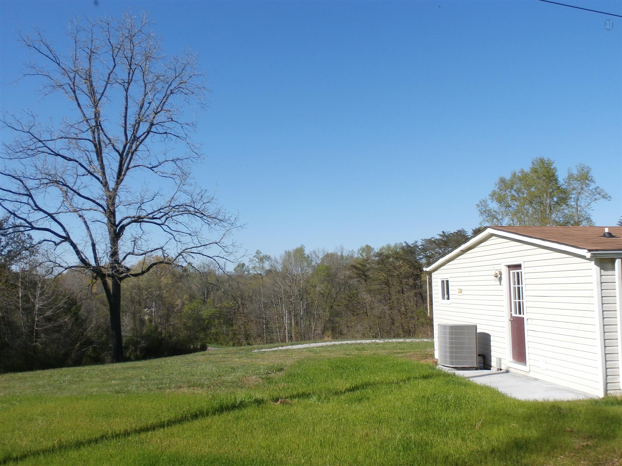 209 Sunset Point Road McMinnville, TN 37110 - Photo 5 of 17 Gallery Image 5