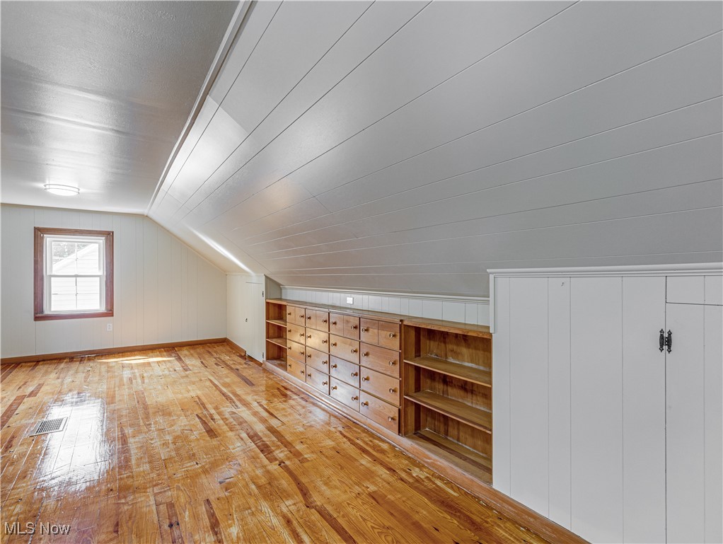1085 Woodview Road Cleveland, OH 44121 - Photo 23 of 30