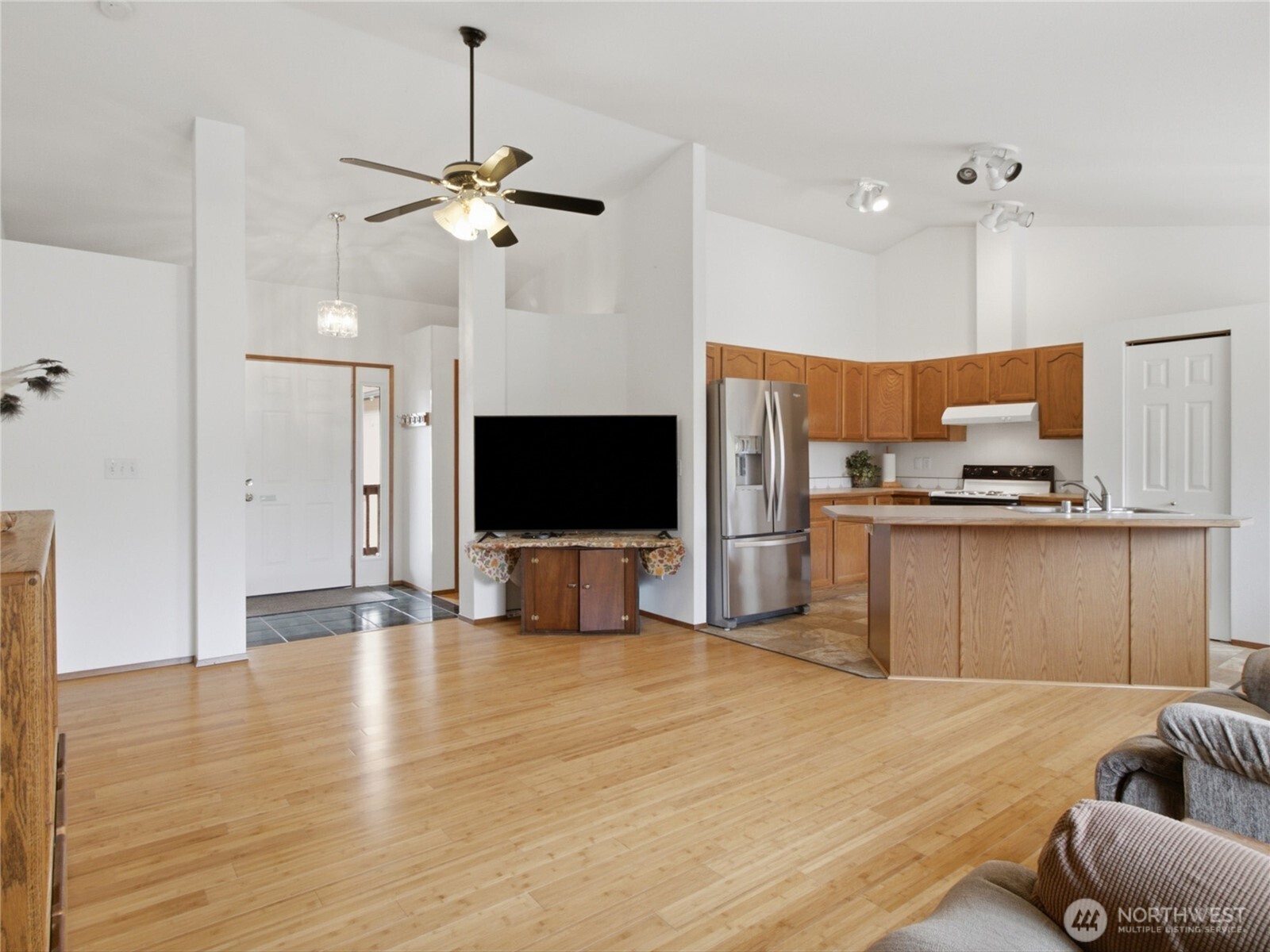 18828 Loganberry Street Southwest Rochester, WA 98579 - Photo 6 of 33
