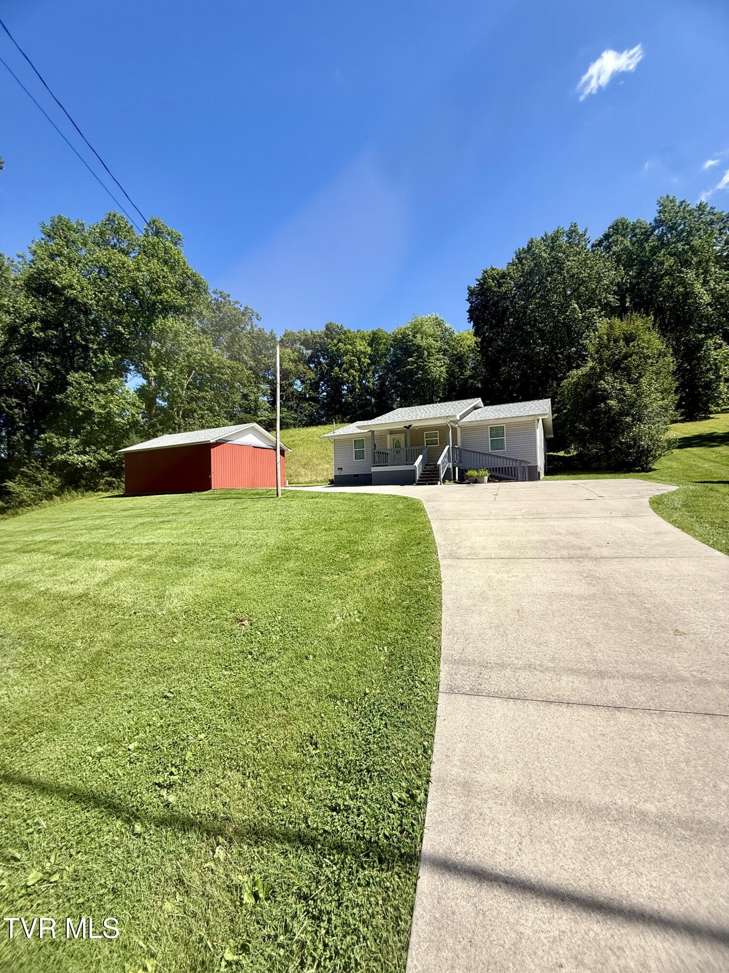 379 Minton Hollow Road Elizabethton, TN 37643 - Photo 3 of 37 IMG_9540