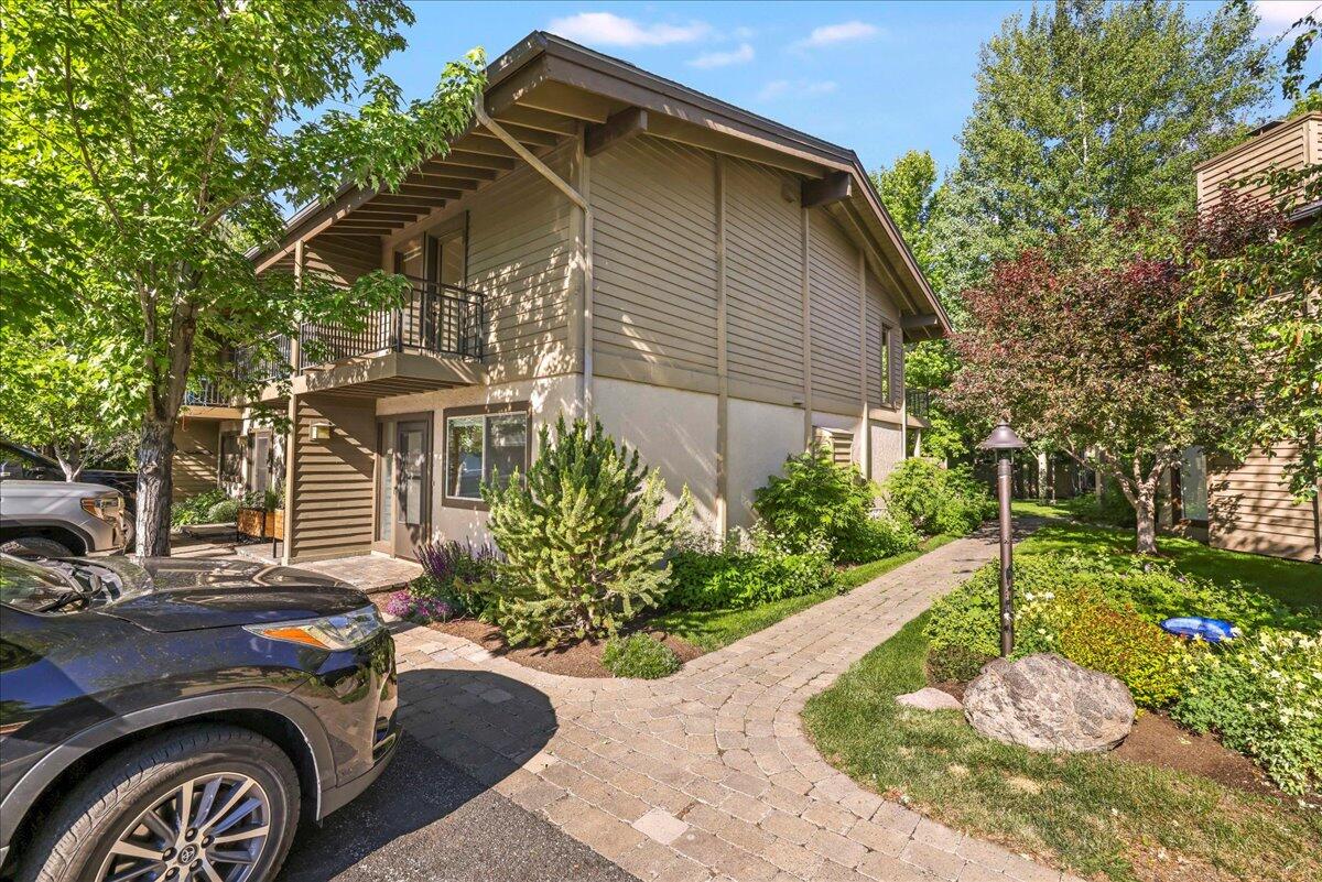 121 4 Seasons Way, Unit 13 Ketchum, ID 83340 - Photo 20 of 51 Pathway towards courtyard
