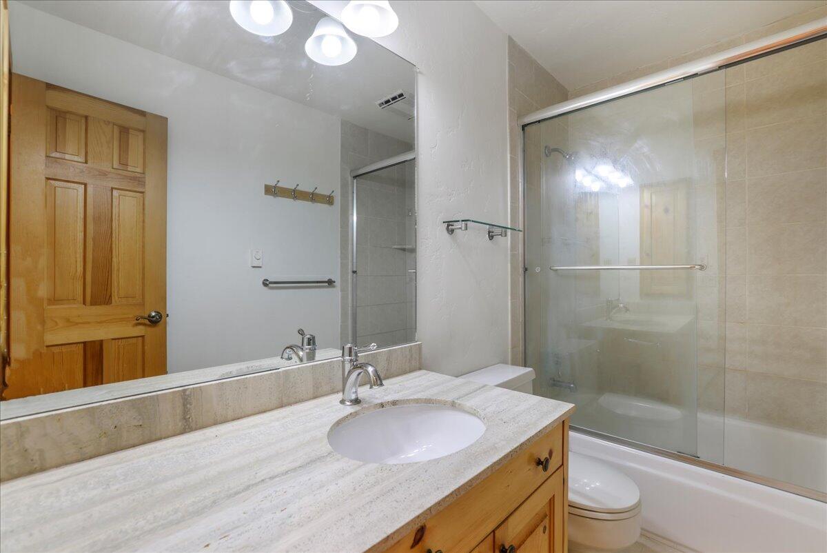 121 4 Seasons Way, Unit 13 Ketchum, ID 83340 - Photo 25 of 51 Bathroom 1