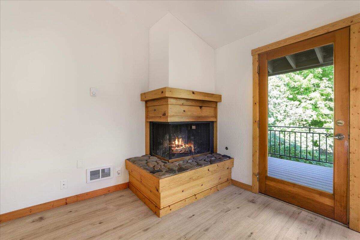 121 4 Seasons Way, Unit 13 Ketchum, ID 83340 - Photo 32 of 51 Gas loglighter fireplace