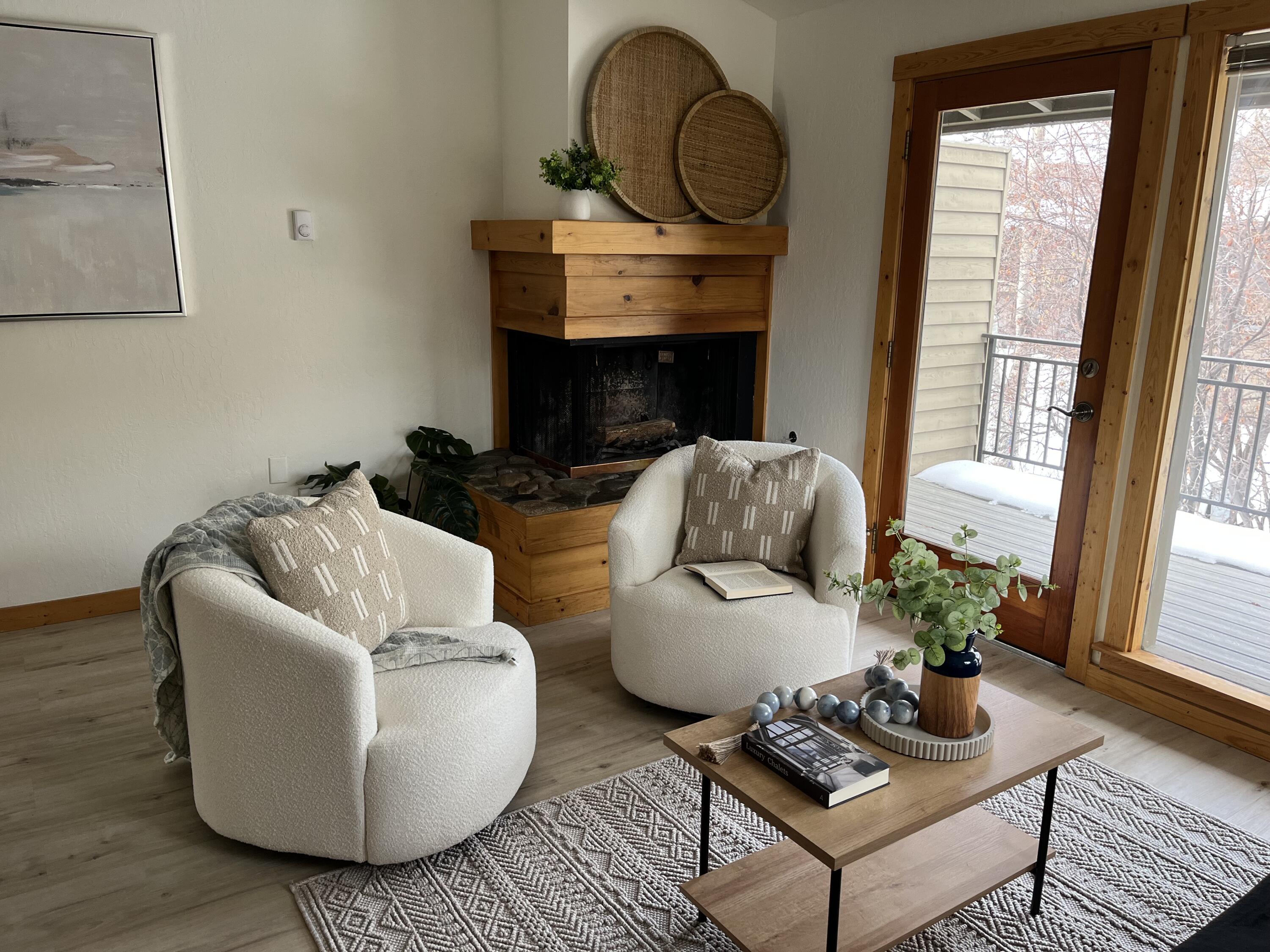121 4 Seasons Way, Unit 13 Ketchum, ID 83340 - Photo 4 of 51 Living room, fireplace, Trex deck