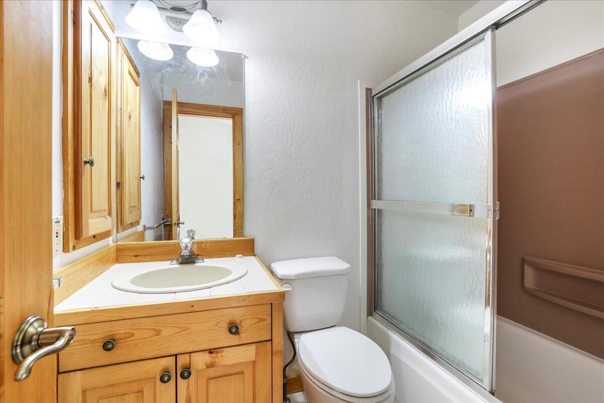 121 4 Seasons Way, Unit 13 Ketchum, ID 83340 - Photo 43 of 51 Bathroom #2