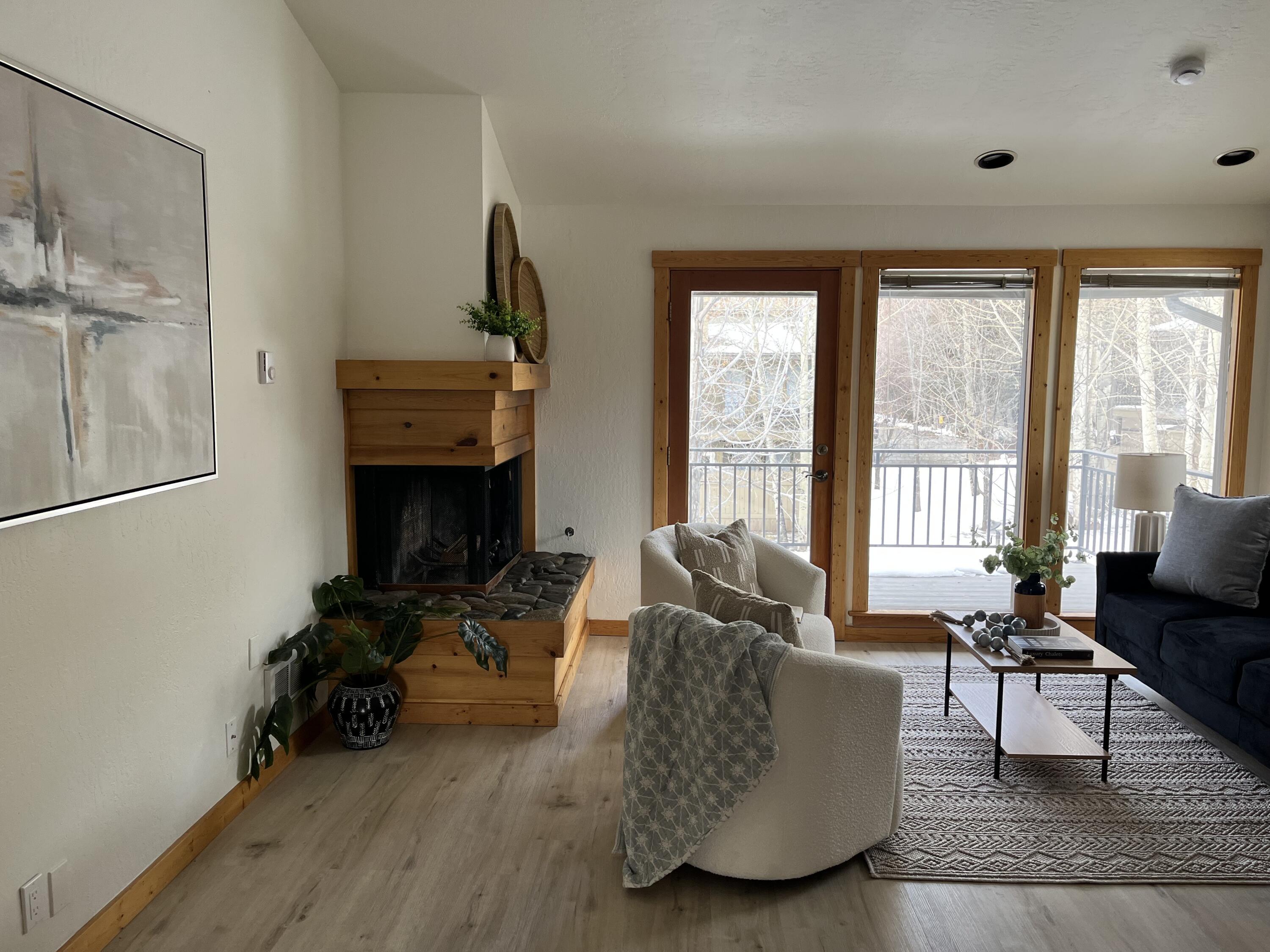 121 4 Seasons Way, Unit 13 Ketchum, ID 83340 - Photo 5 of 51 Great room with tons of light