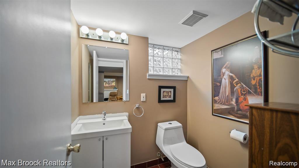 1722 Cambridge Road Berkley, MI 48072 - Photo 26 of 31