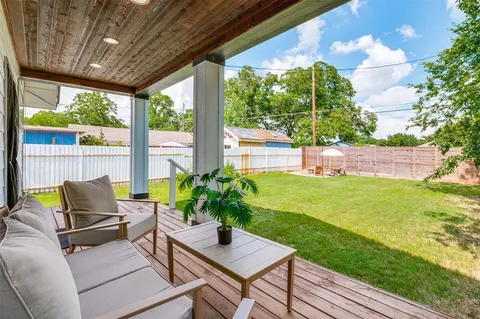 $419,000 | 916 South Montreal Avenue, Dallas, TX 75208
