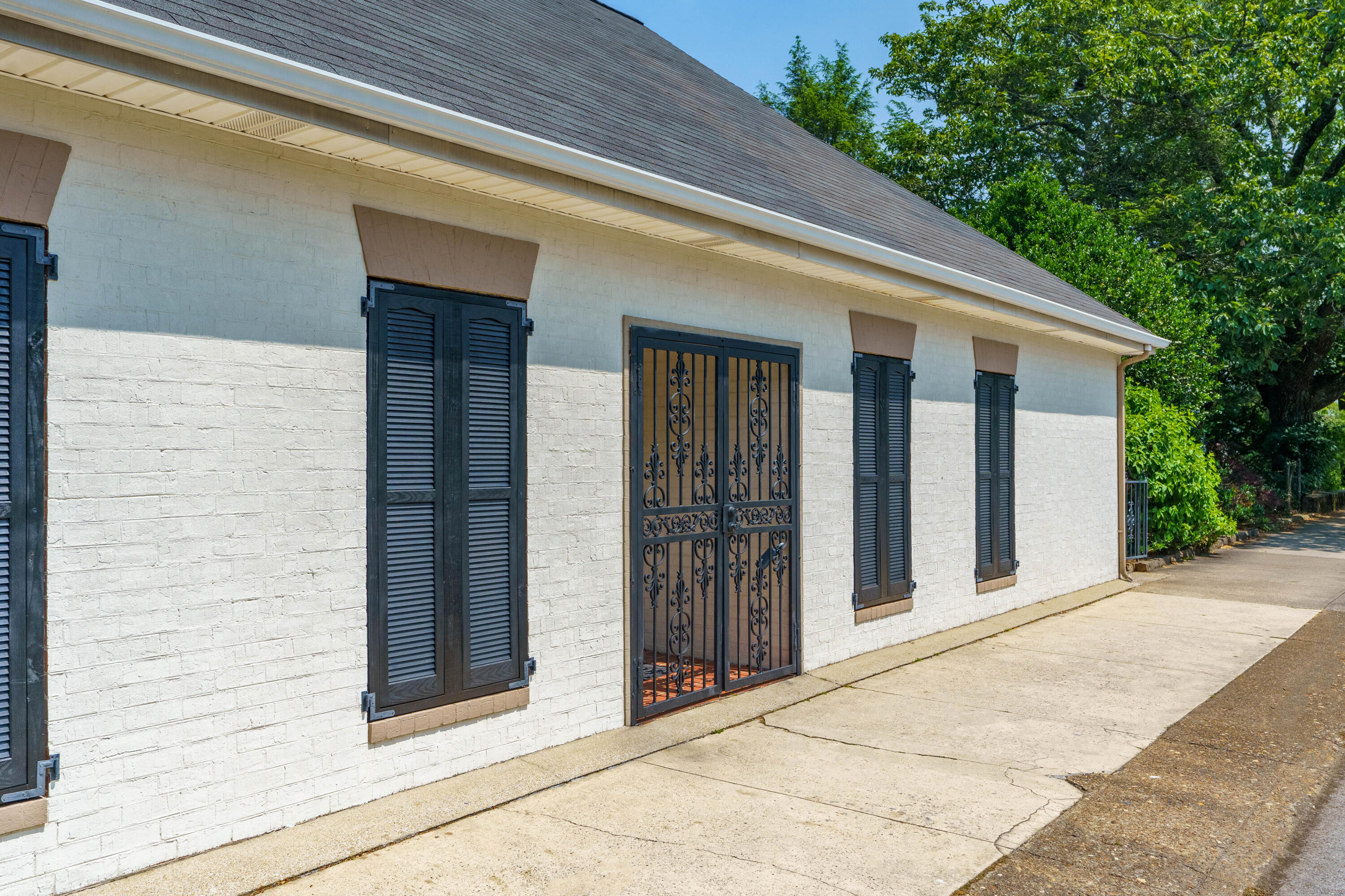 1003 East Brow Road Lookout Mountain, TN 37350 - Photo 5 of 40 14 - 1003 E Brow Rd - Exterior