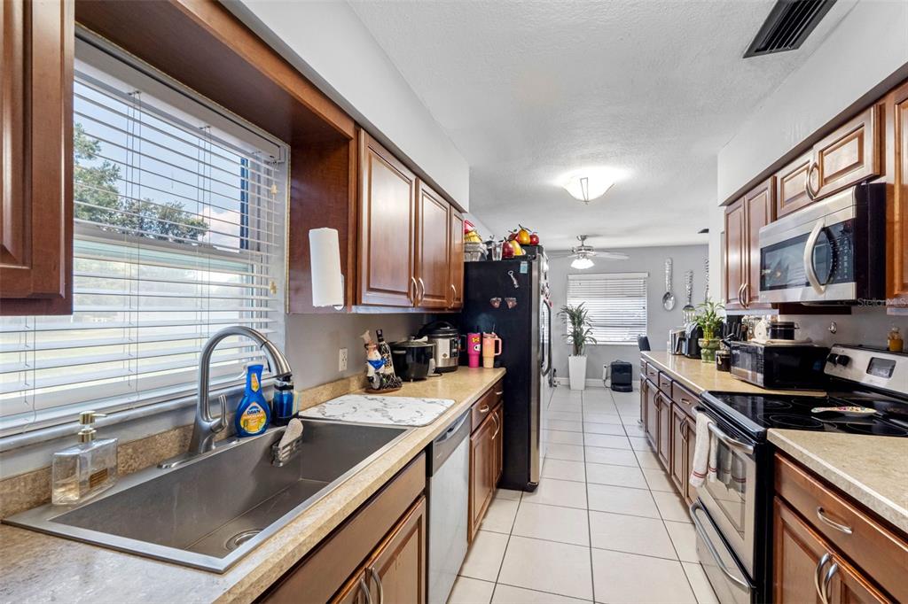 5515 Lake Le Clare Road Lutz, FL 33558 - Photo 22 of 59
